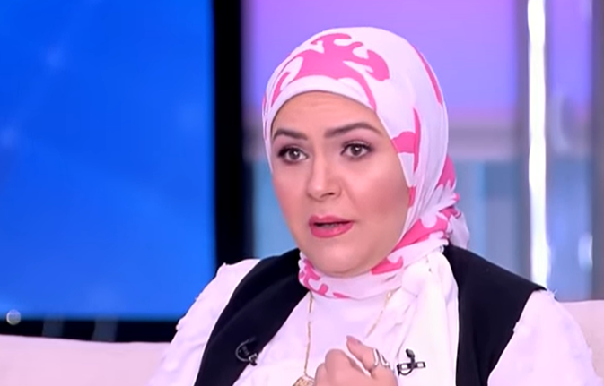 منال عبد اللطيف تكشف تفاصيل معاناتها بعد الحجاب